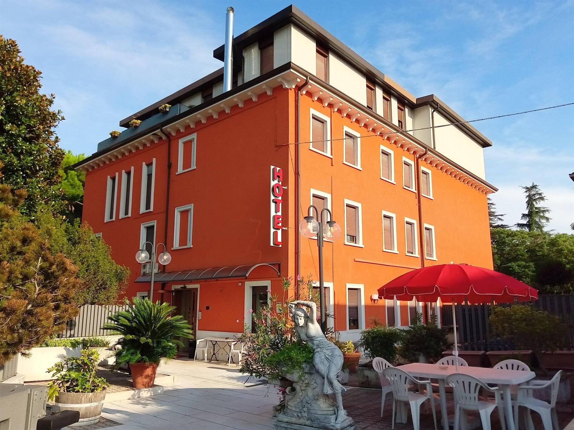 ALBERGO SIROS