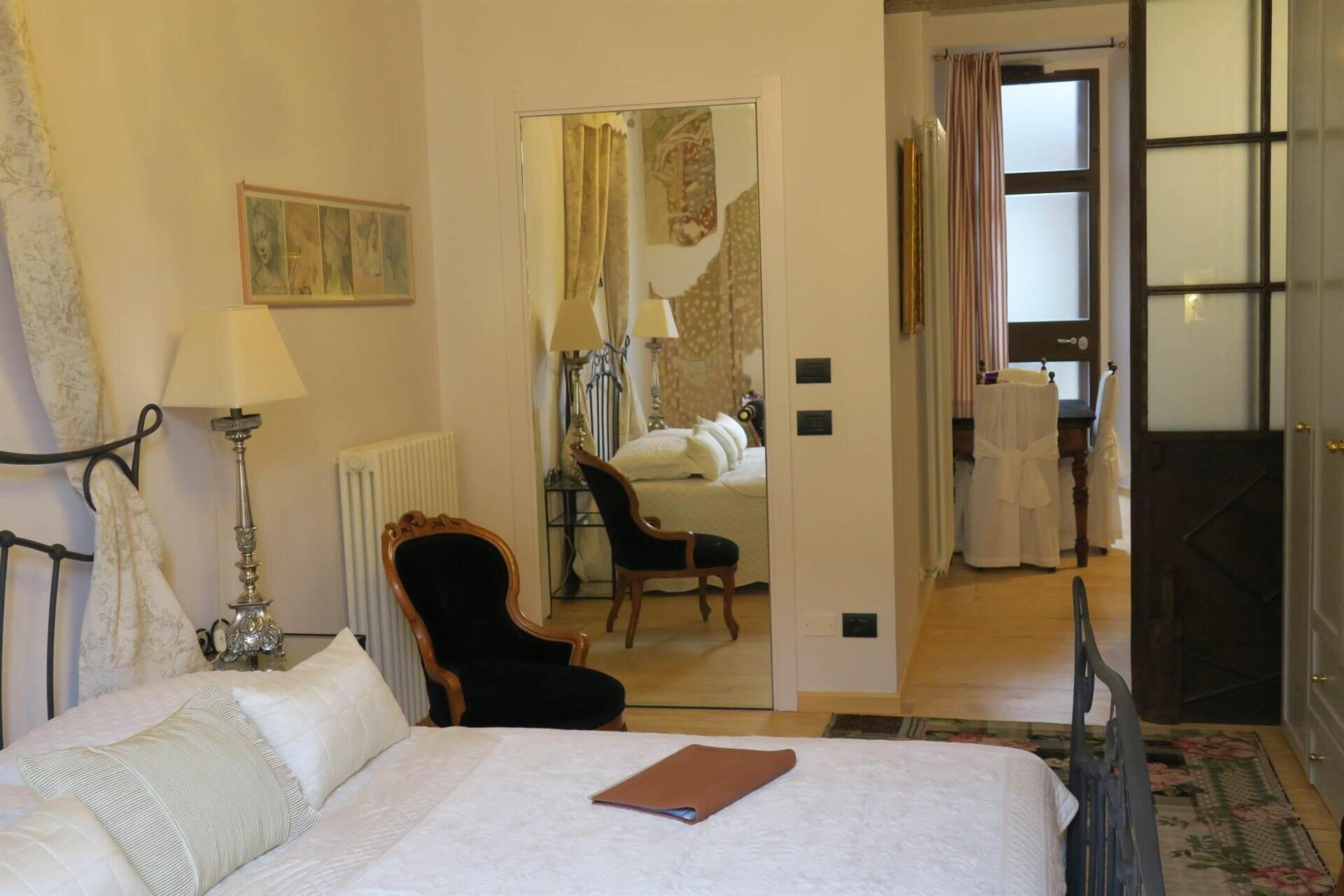 ANASTASIA HOUSE SUITE