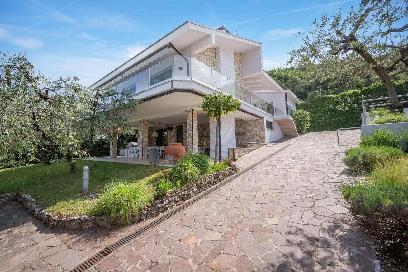 ApartmentsGarda - Villa Lorena Carbona