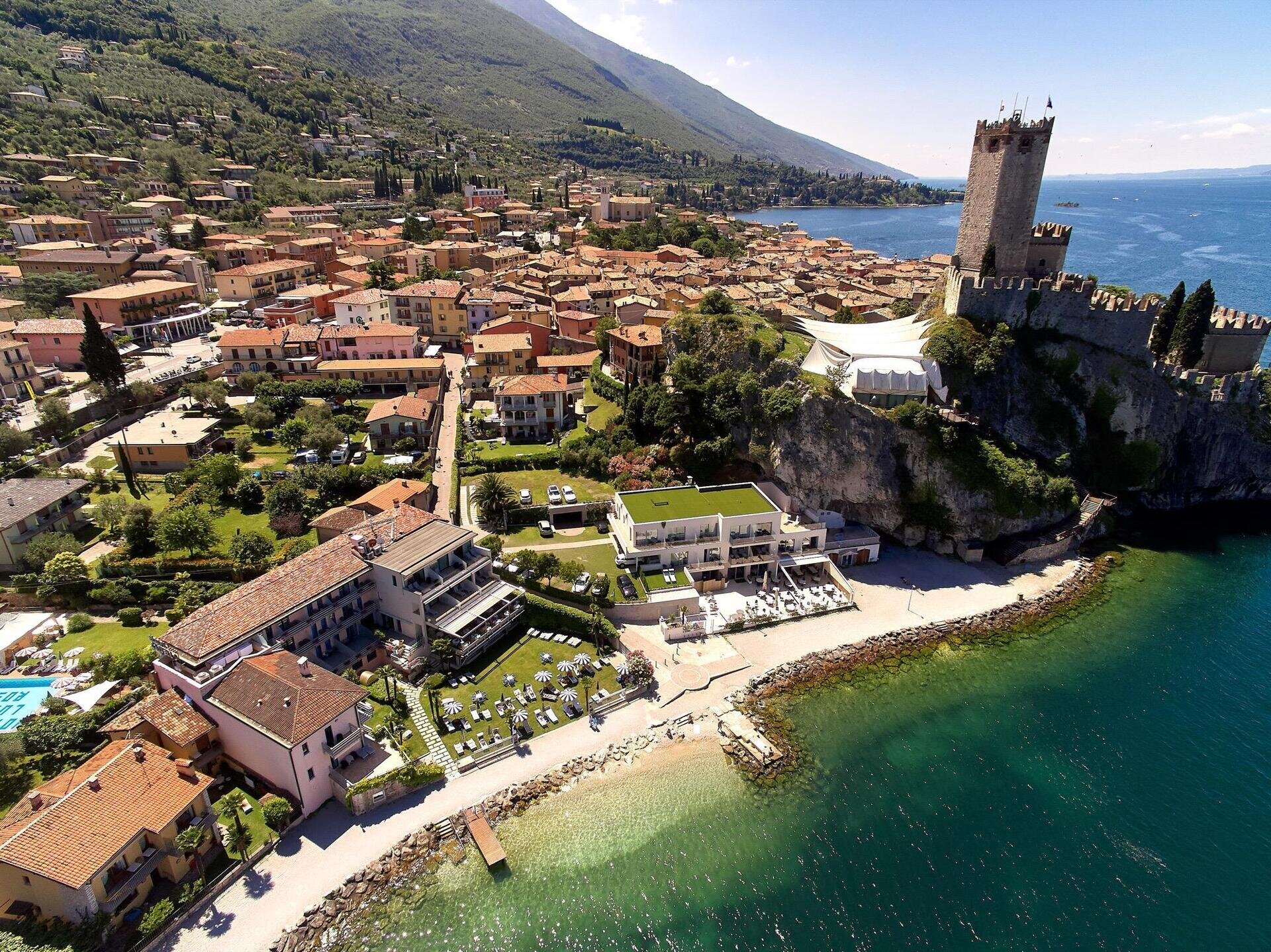 CASTELLO LAKE FRONT HOTEL