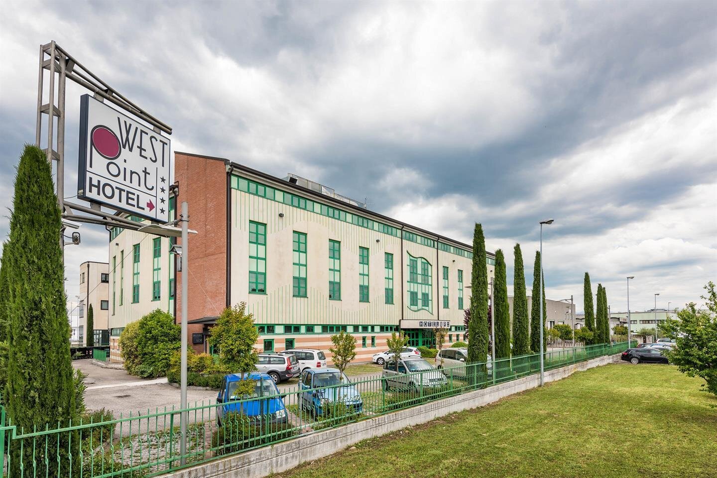 HOTEL WEST POINT