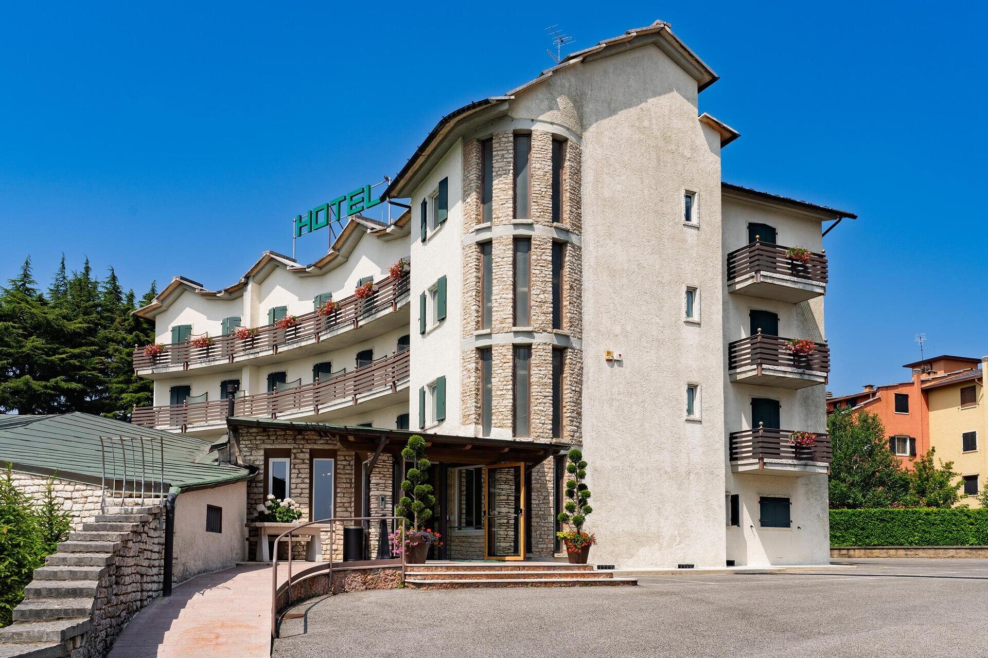 LA PINETA