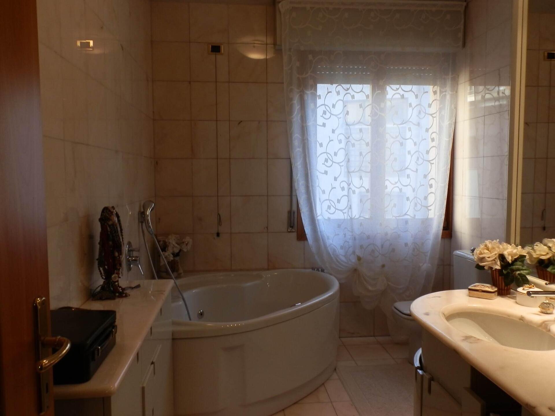 Images Trn 1 B4edbc17 27b5 4e8f 9747 Dc82ca6adf88 99 Image