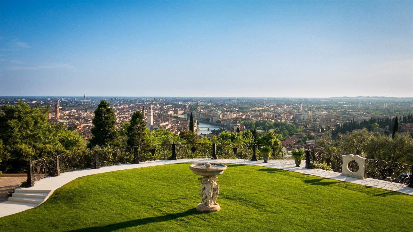 RELAIS FRA' LORENZO COUNTRY HOUSE