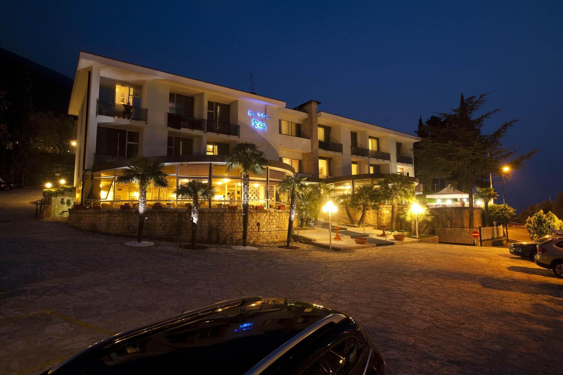 RELY HOTEL