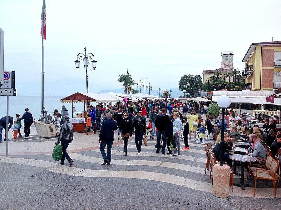 Mercato settimanale