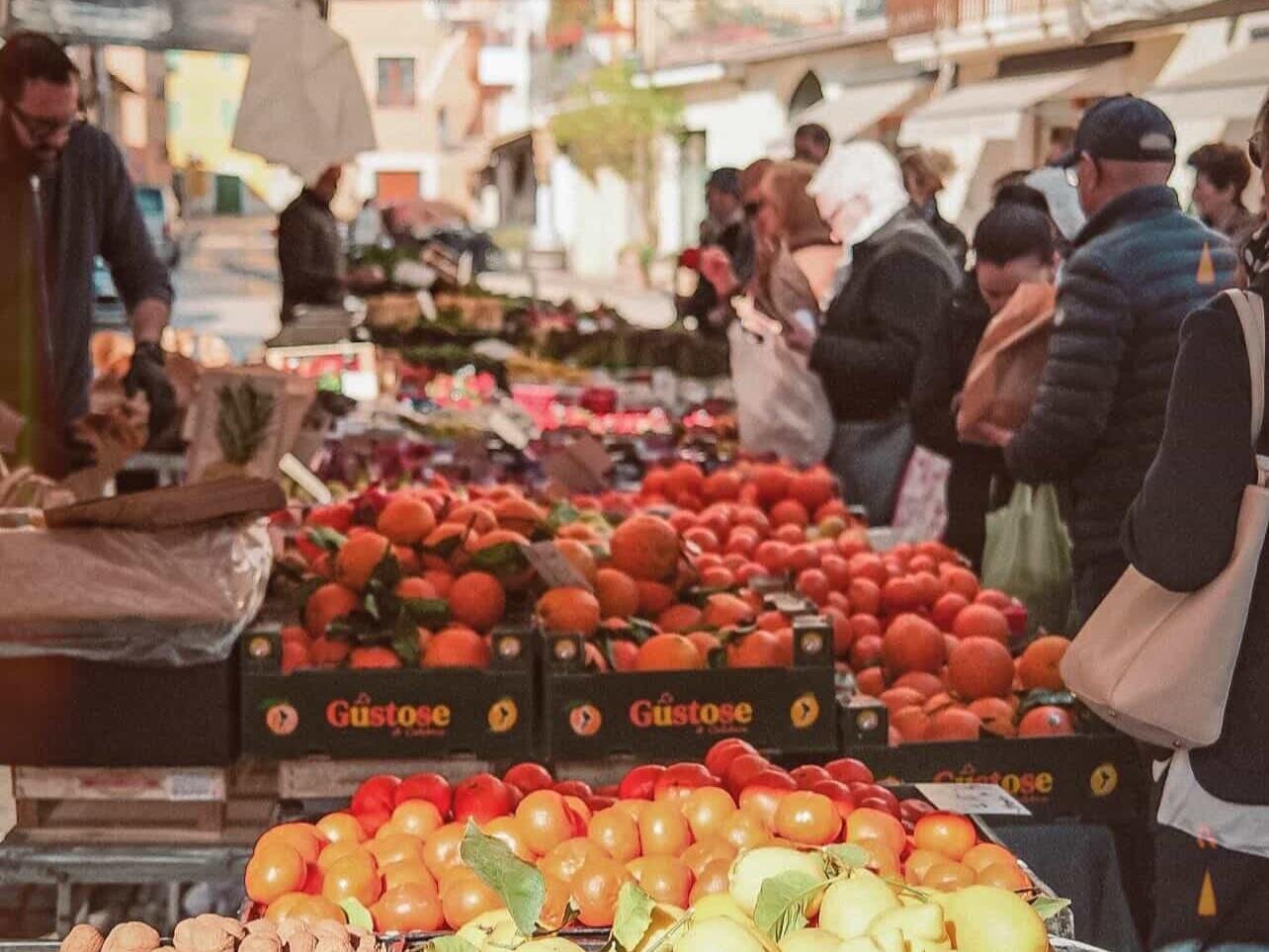 Mercato settimanale di Valeggio s/M