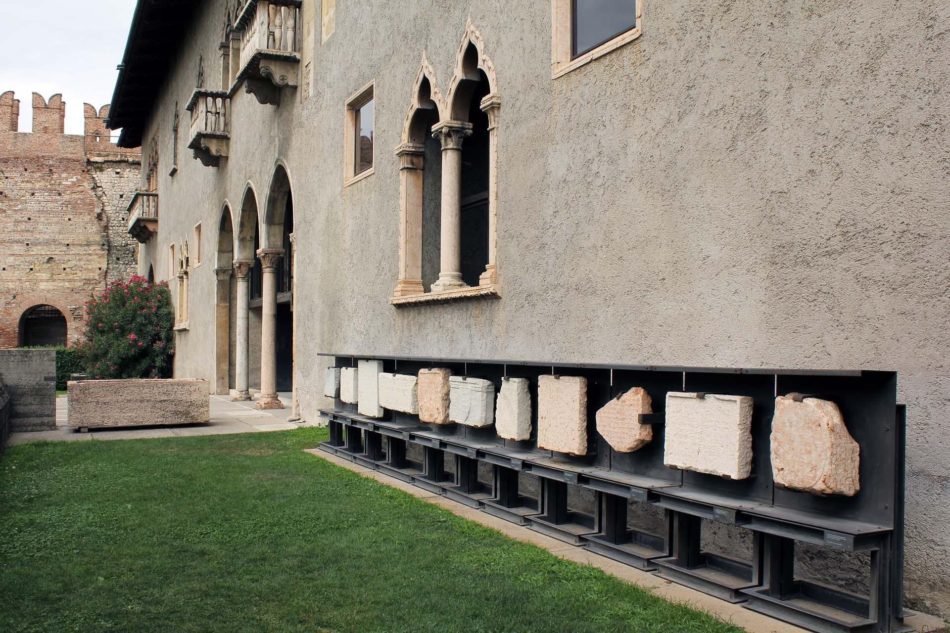 A museum, a statue. From the exhibition of 1926 to Cangrande according to Scarpa