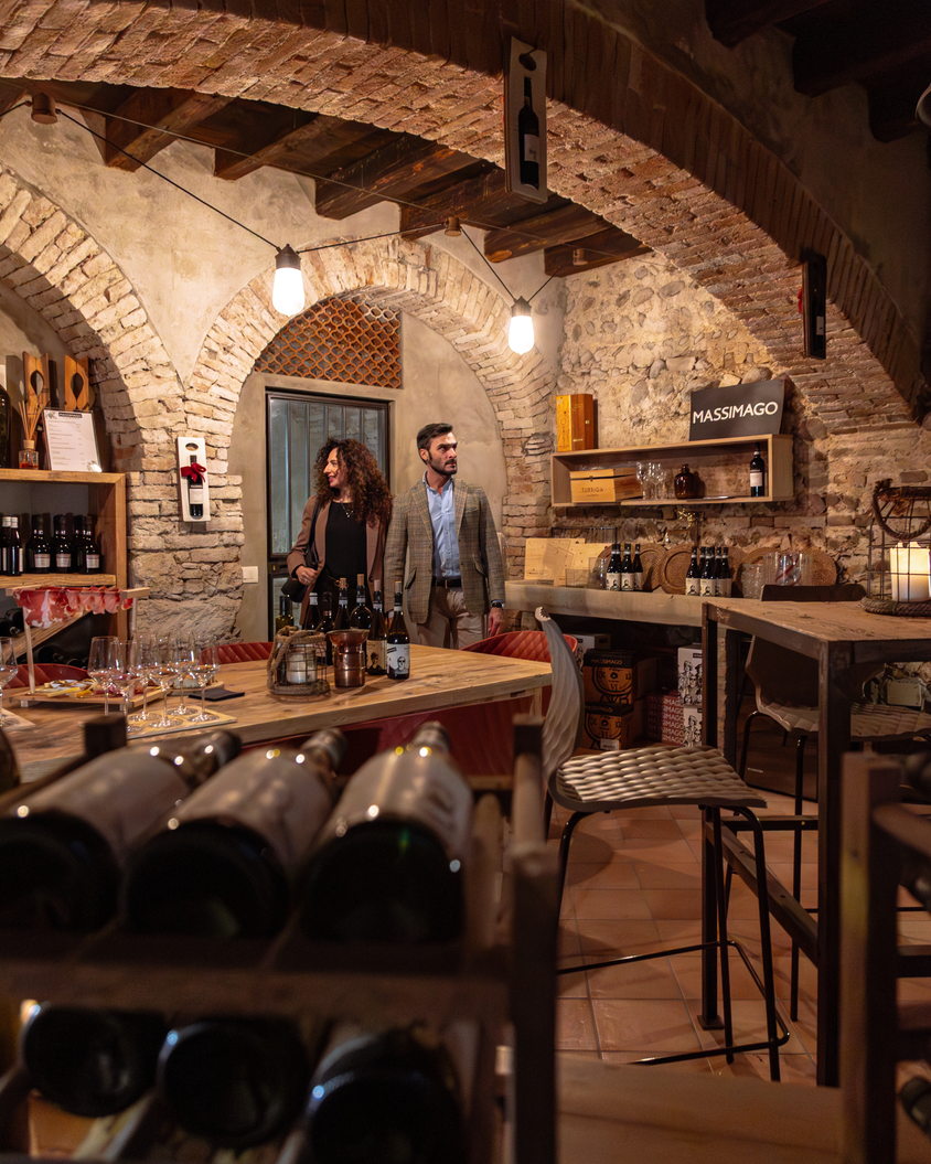 Massimago Wine Suites | Degustazione vini in cantina storica