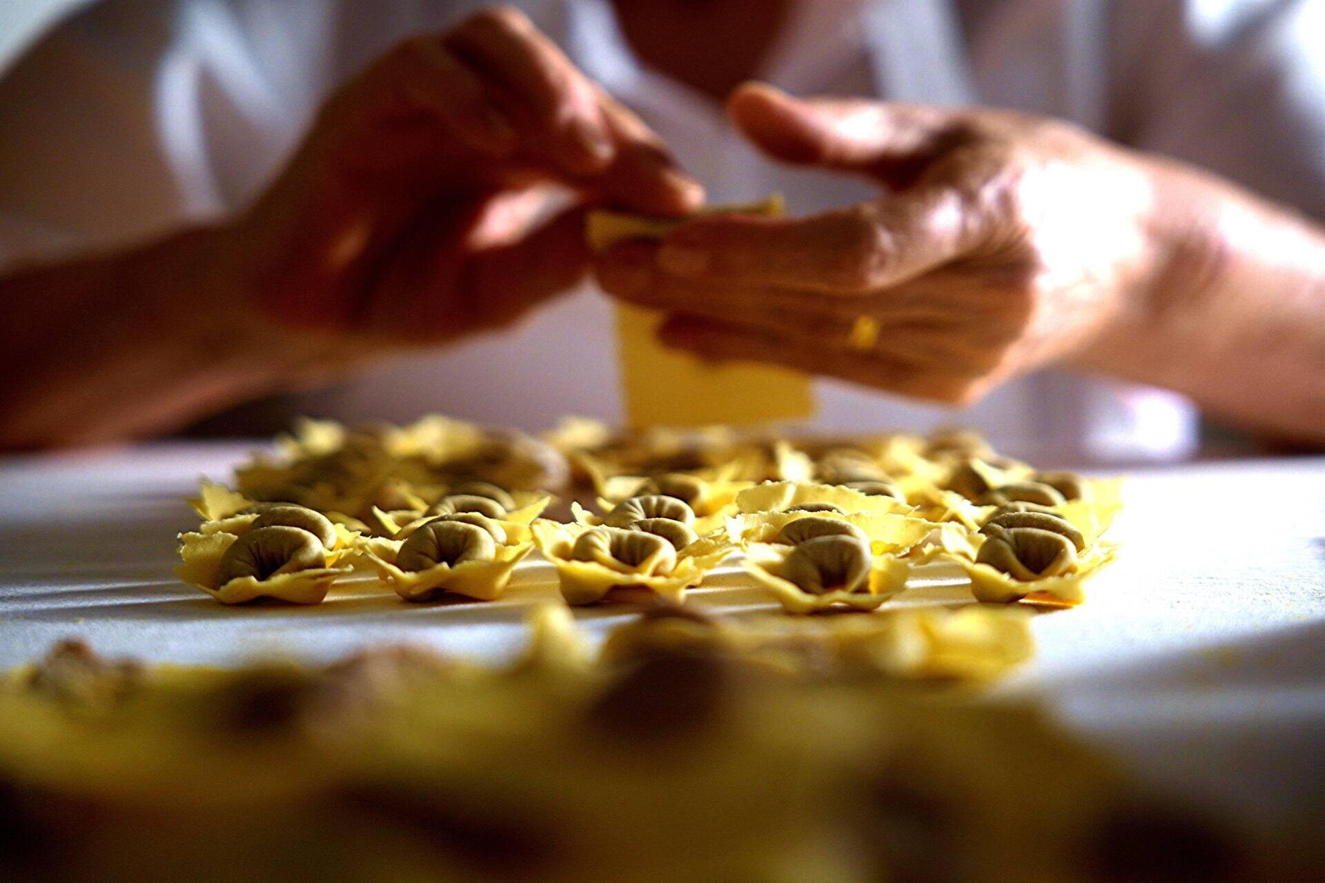 Show cooking: The Art of the Tortellini Love Knots