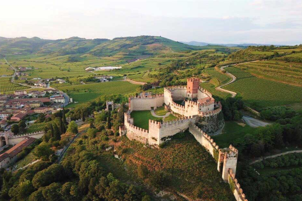 Soave urban trekking fuori e dentro le mura