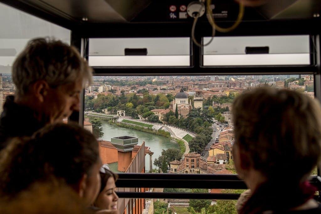 The Verona tour: food, wine & legends with lunch/dinner apertif & cable car