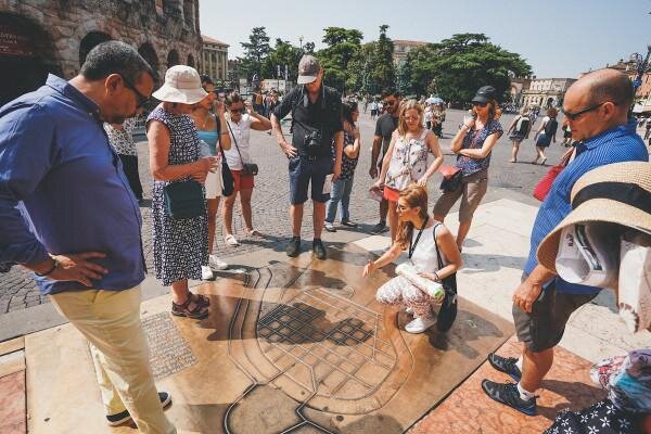 Guided tour of Verona and the Arena with priority entrance (in Italian)