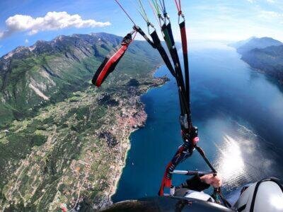Volo in parapendio biposto sul Lago di Garda a Malcesine