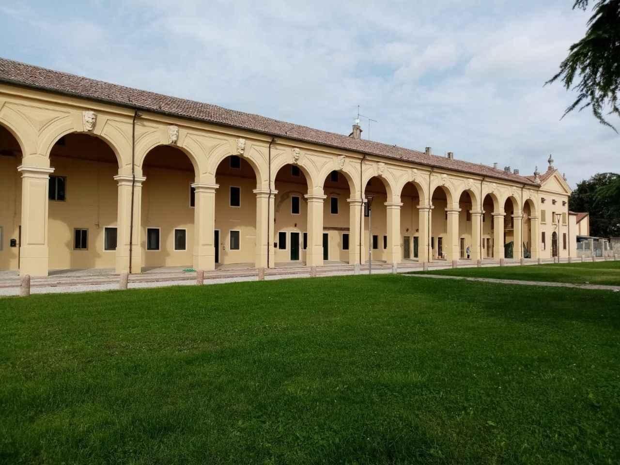 Barchessa Ottolini - Piazza Poggi