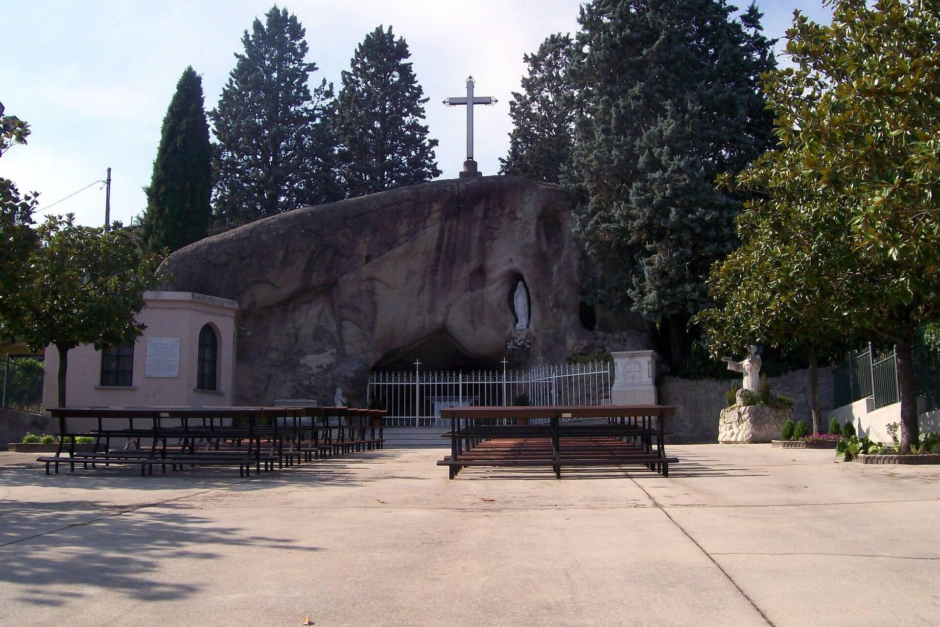 Grotta di Lourdes