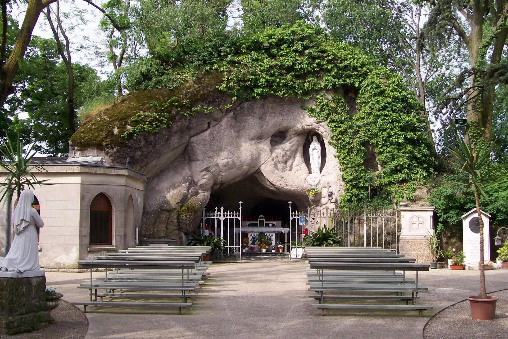 Grotta di Lourdes