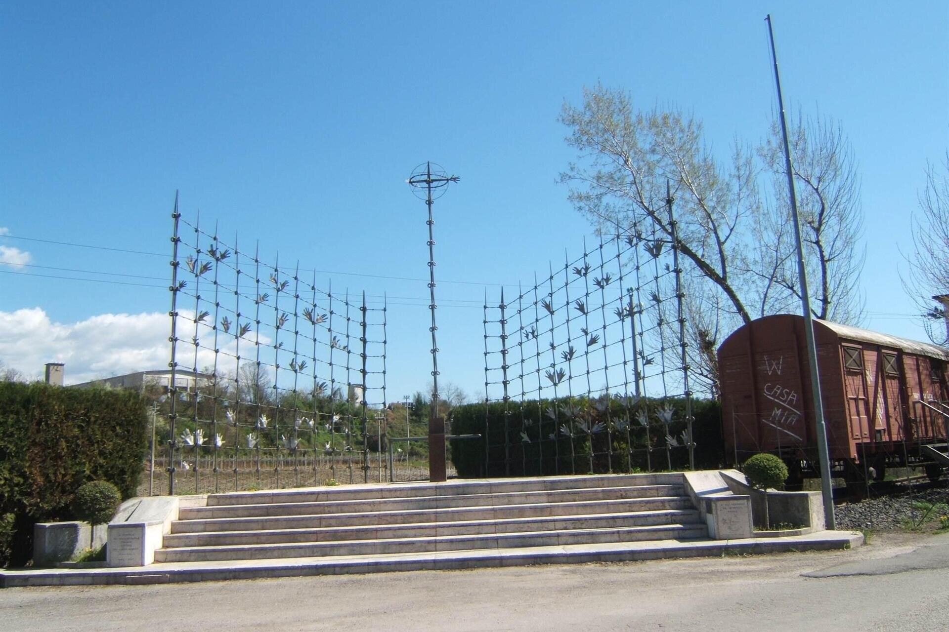 Monumento agli Ex Internati e Vagone della Memoria