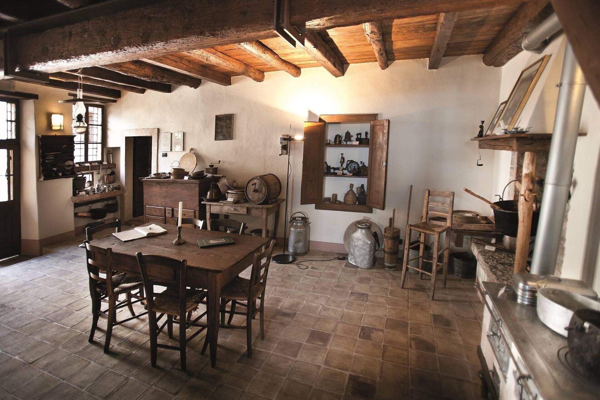 Museo delle tradizioni Santa Madre Maria Domenica  Mantovani
