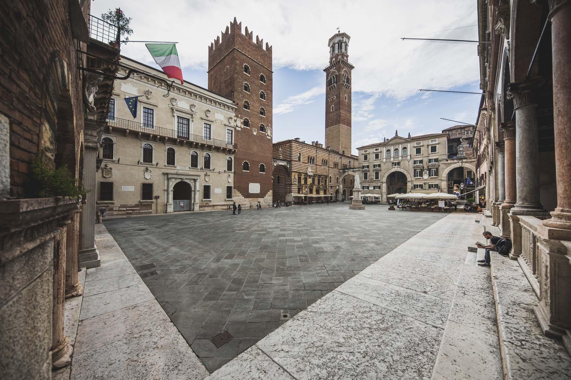 Piazza dei Signori (Piazza Dante)