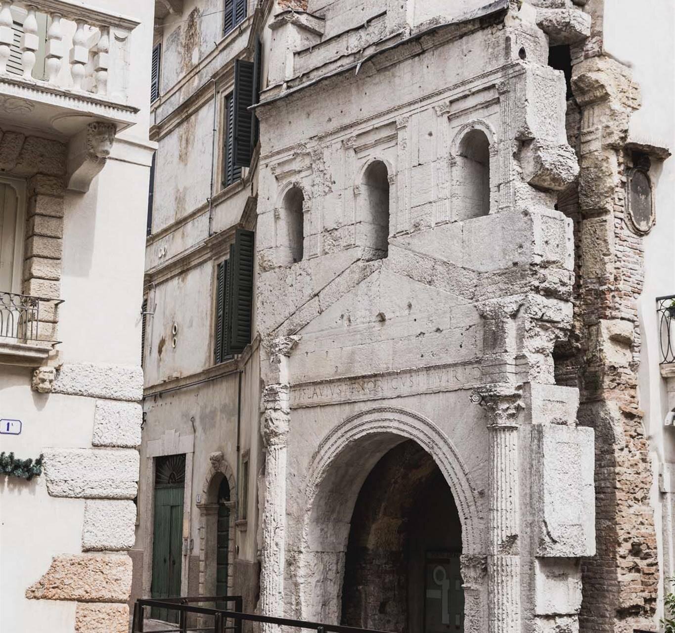 Porta Leoni