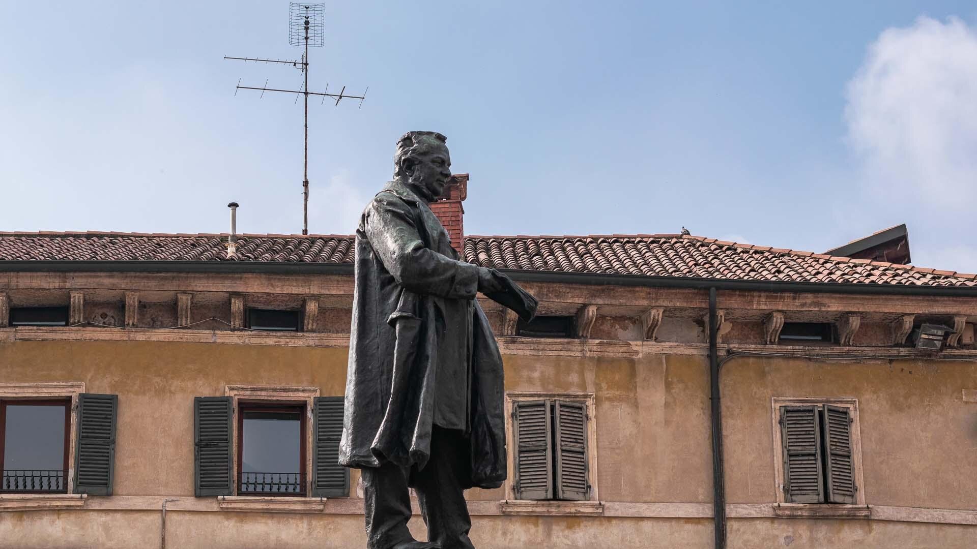 Statua di Camillo Benso, Conte di Cavour