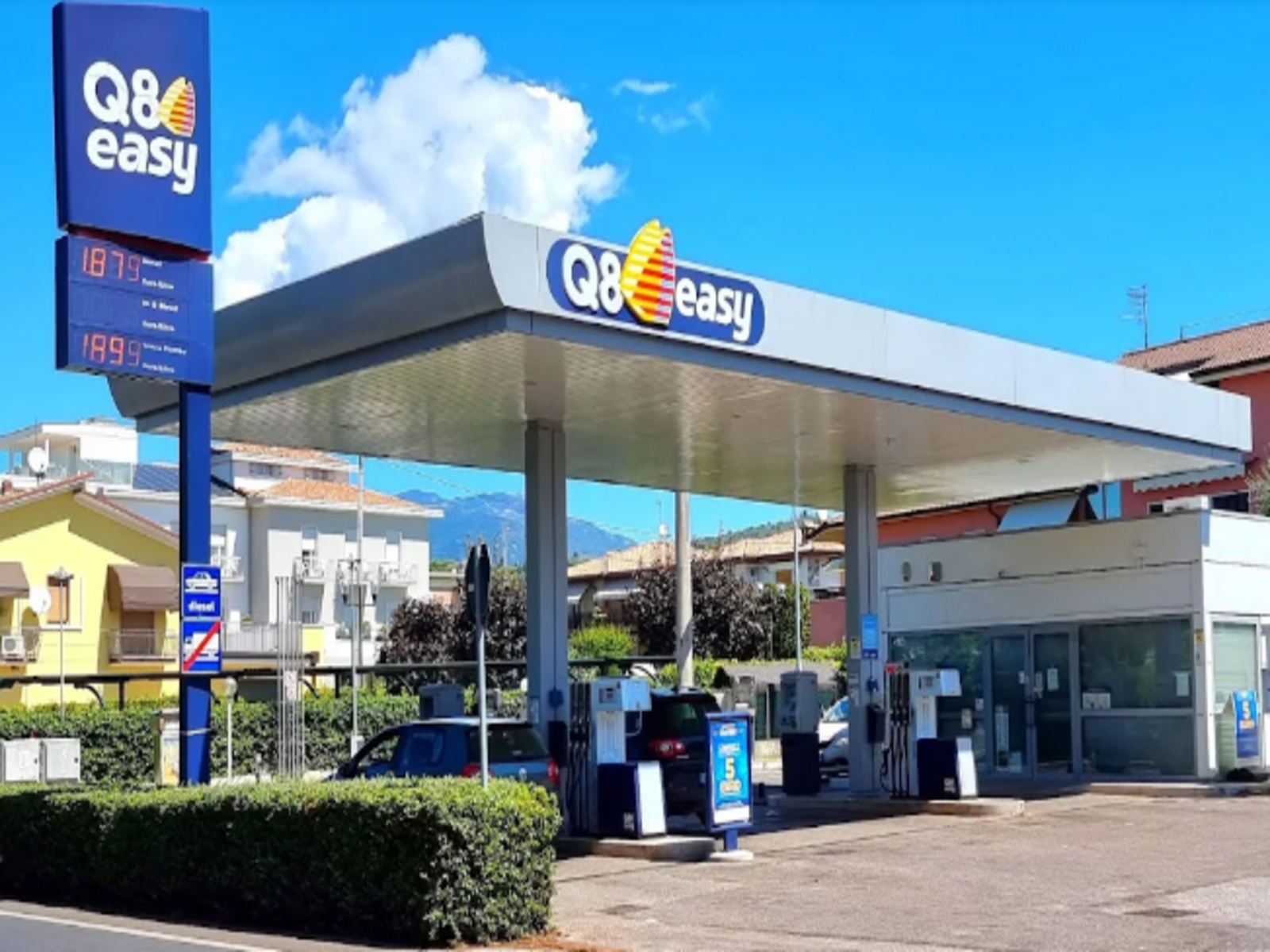 Q8 Easy petrol station