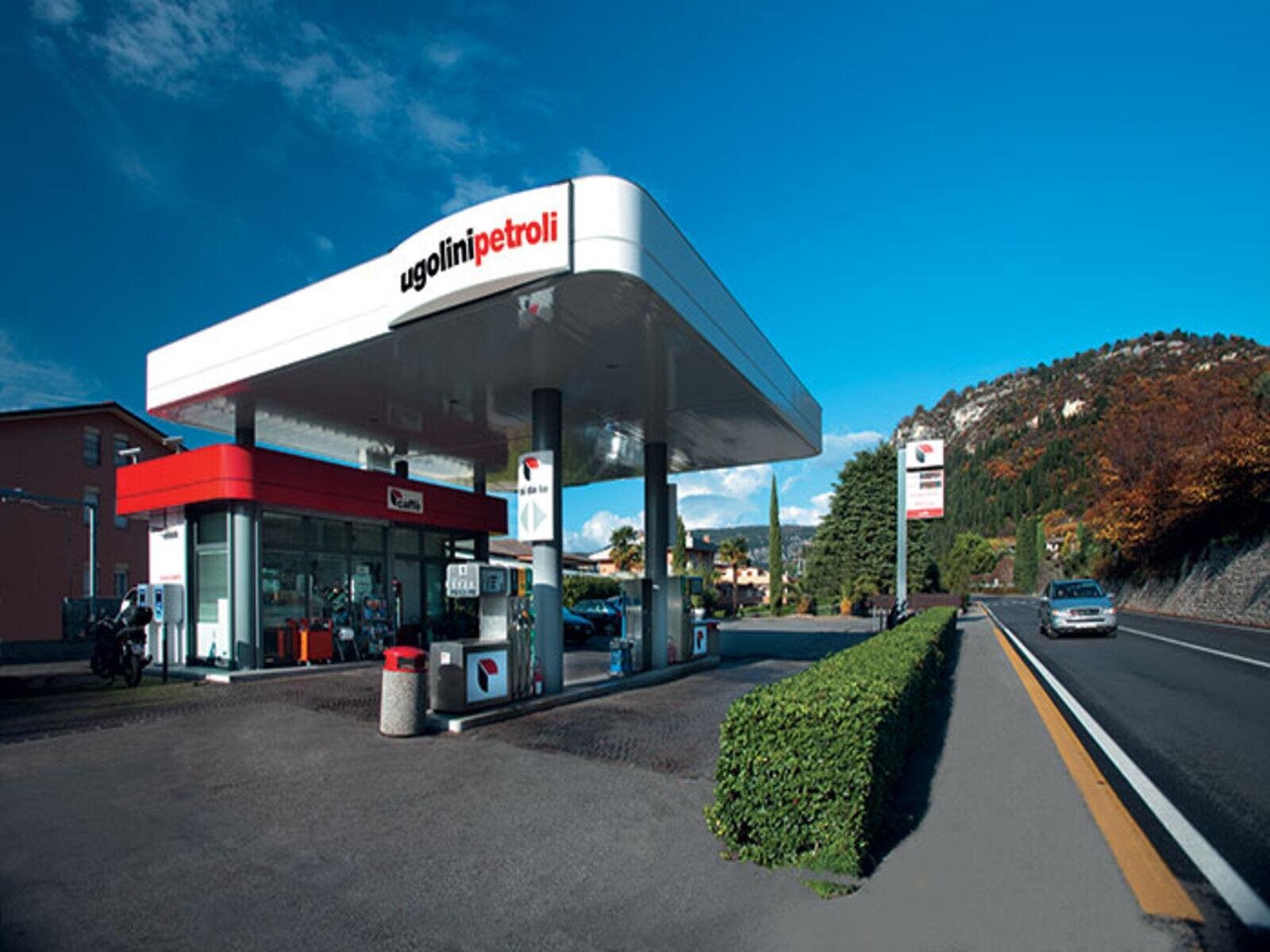 Distributore di benzina Ugolini Petroli