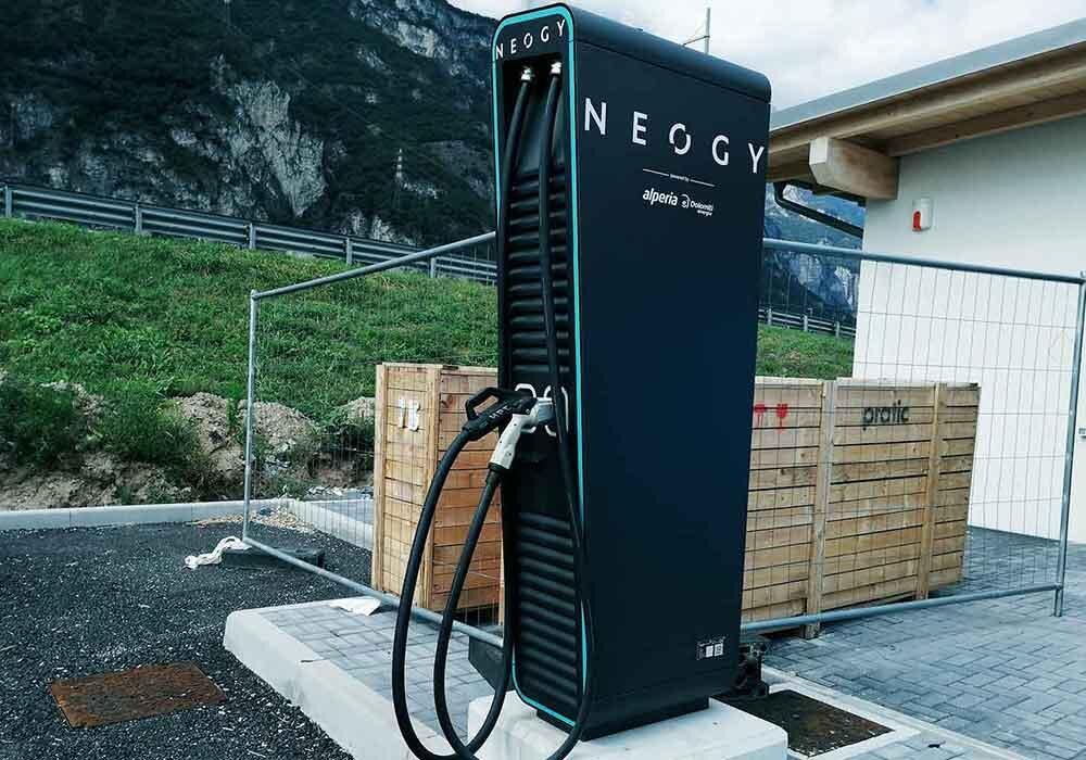 Parcheggio con ricarica auto elettriche