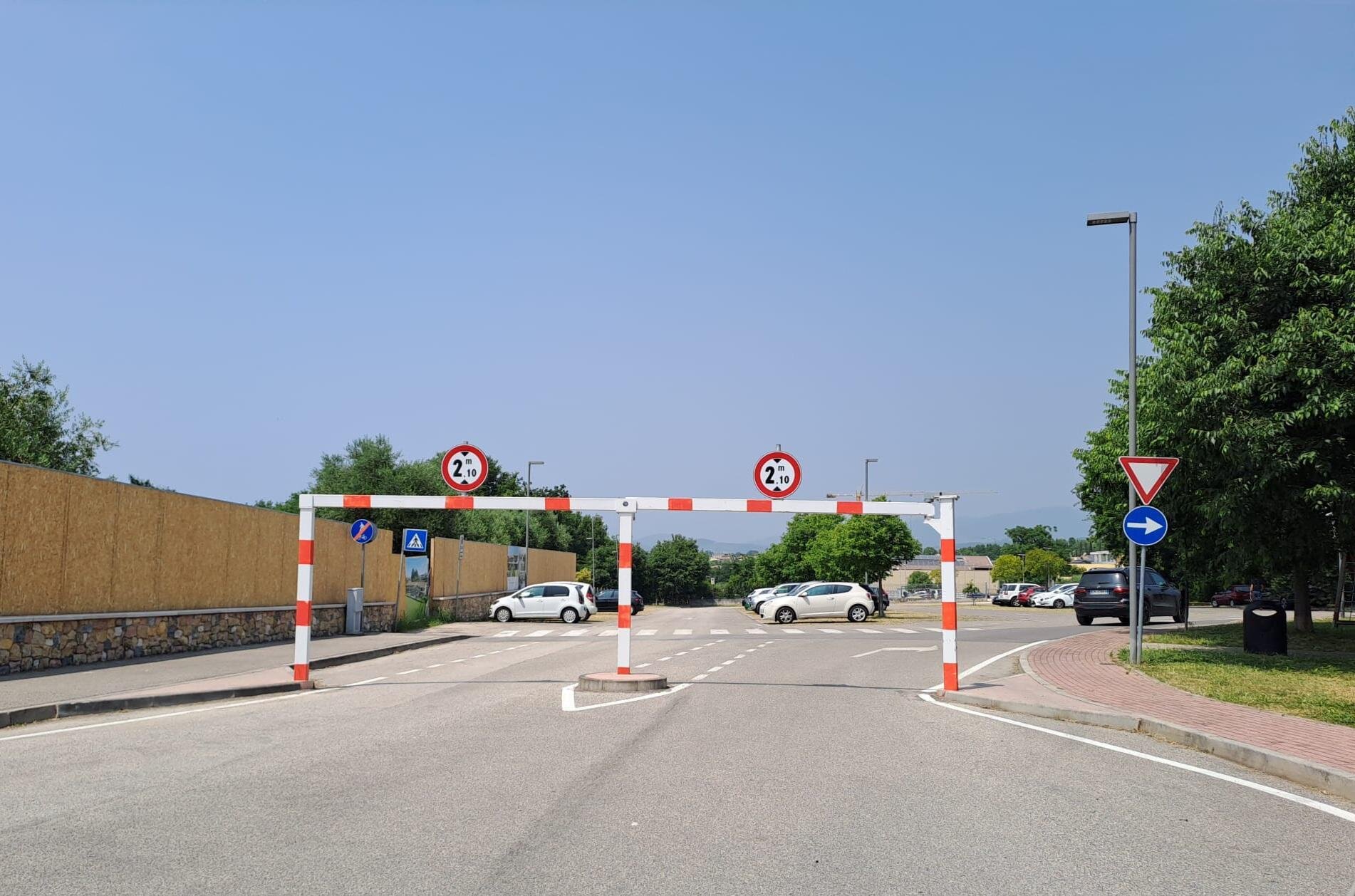 Paiari Free parking